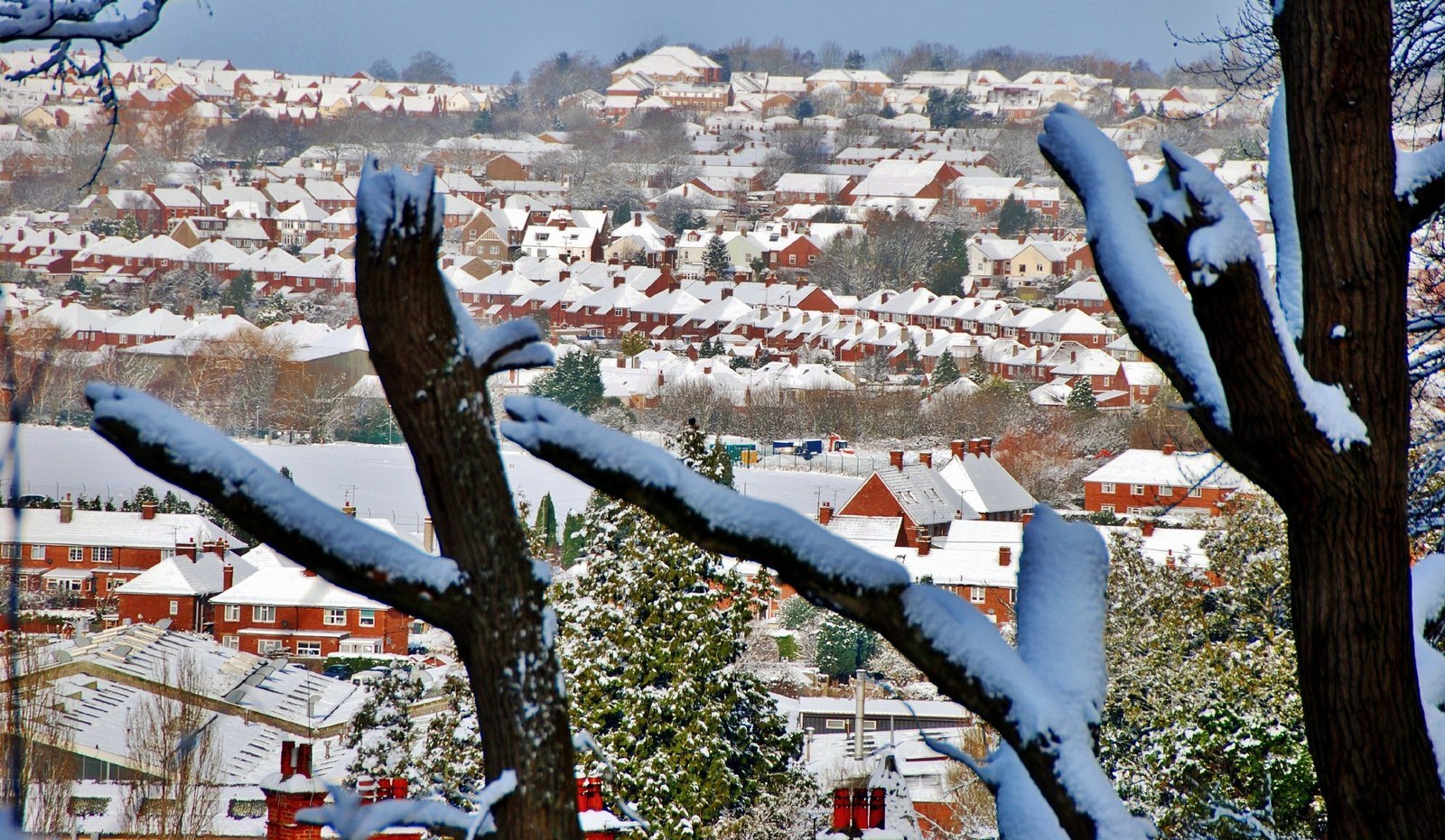 Snow on the rooftops of Yeovil, seen from Yeovil Country Park